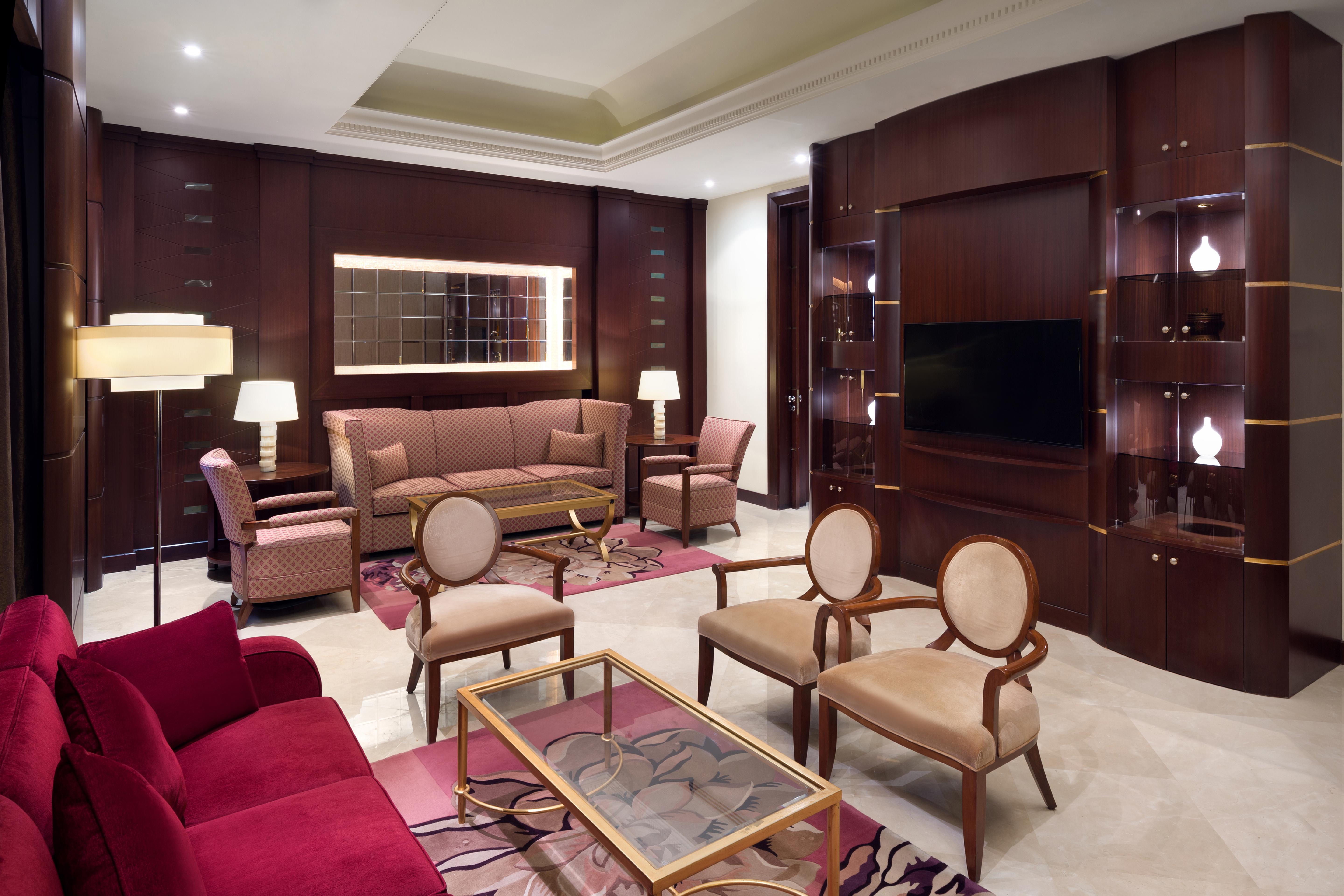 คราวน์ พลาซา อัล โคบาร์ Hotel อัลโคห์บาร์ ภายนอก รูปภาพ A suite at the Emirates Palace