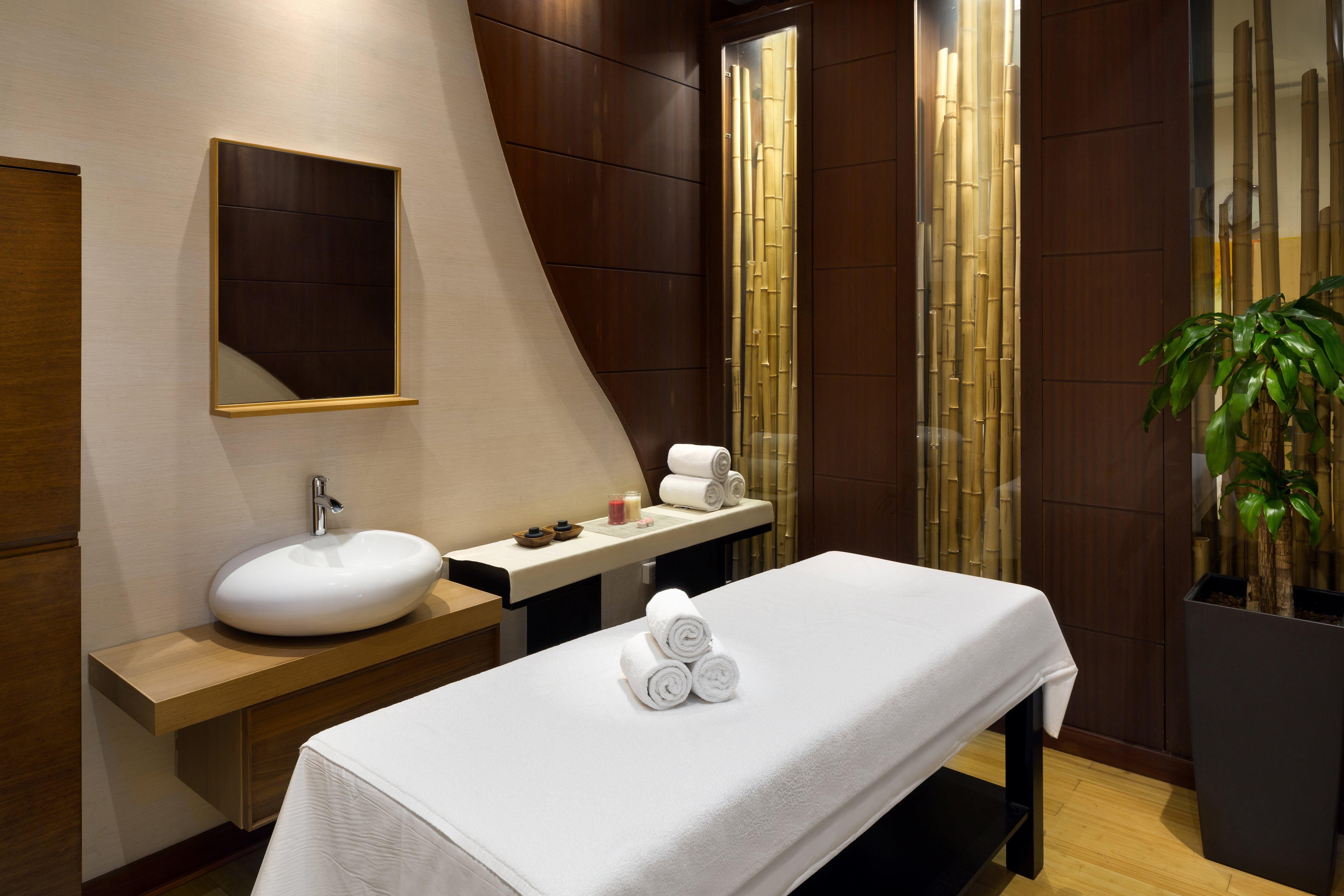 คราวน์ พลาซา อัล โคบาร์ Hotel อัลโคห์บาร์ ภายนอก รูปภาพ A massage table