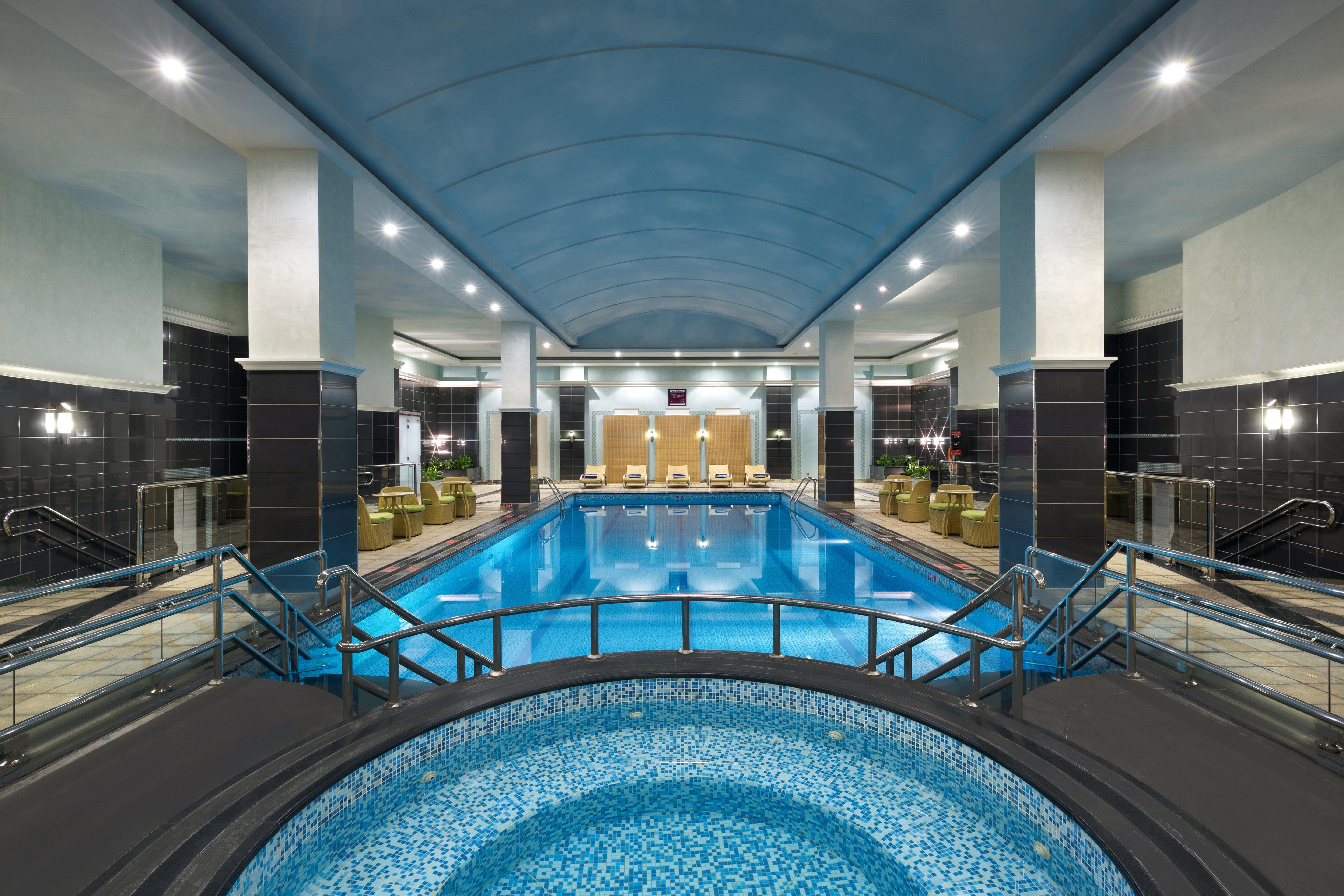 คราวน์ พลาซา อัล โคบาร์ Hotel อัลโคห์บาร์ ภายนอก รูปภาพ The swimming pool at the hotel