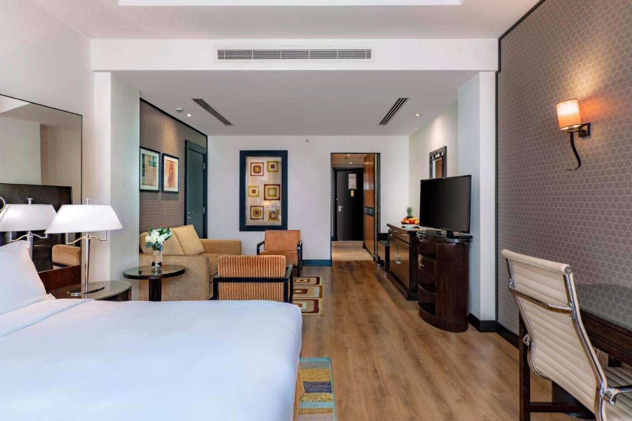 คราวน์ พลาซา อัล โคบาร์ Hotel อัลโคห์บาร์ ภายนอก รูปภาพ A room at the hotel
