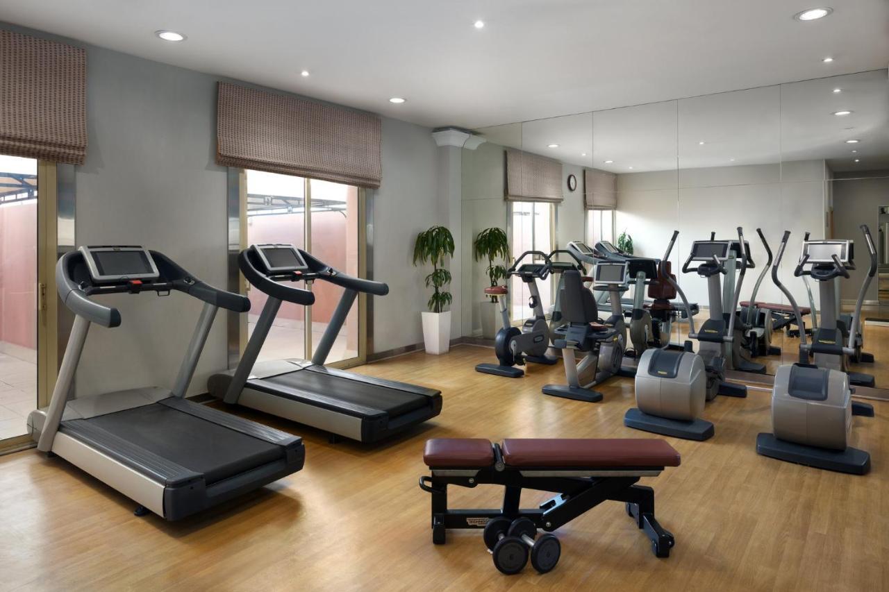 คราวน์ พลาซา อัล โคบาร์ Hotel อัลโคห์บาร์ ภายนอก รูปภาพ A gym at a hotel