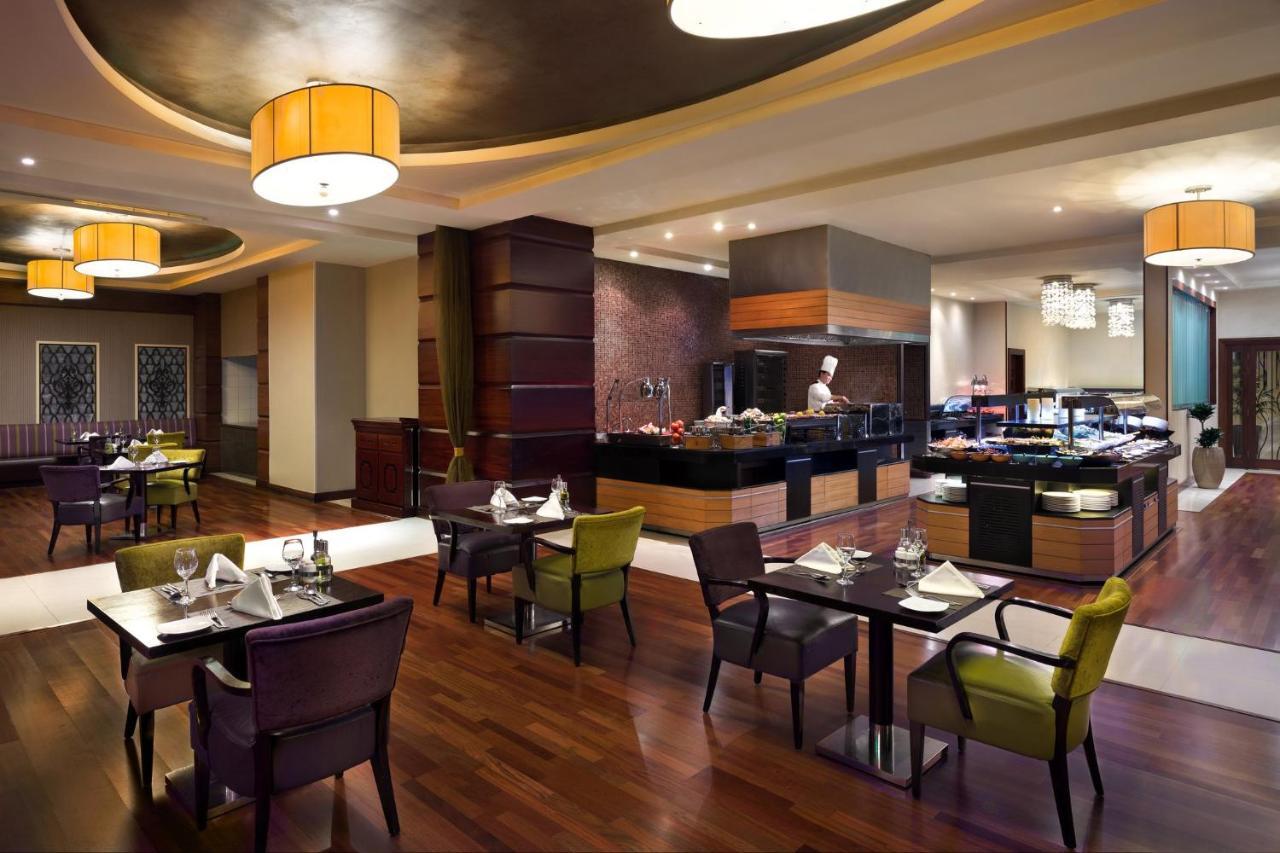 คราวน์ พลาซา อัล โคบาร์ Hotel อัลโคห์บาร์ ภายนอก รูปภาพ The restaurant