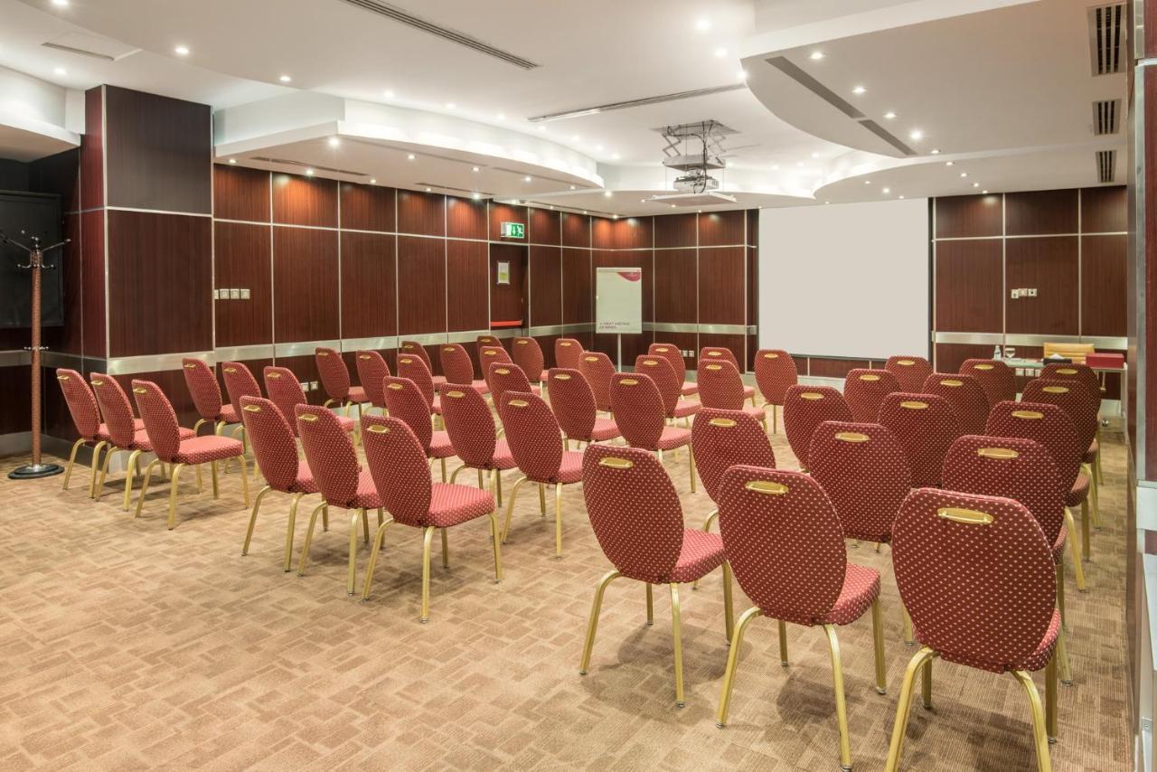 คราวน์ พลาซา อัล โคบาร์ Hotel อัลโคห์บาร์ ภายนอก รูปภาพ Meeting room