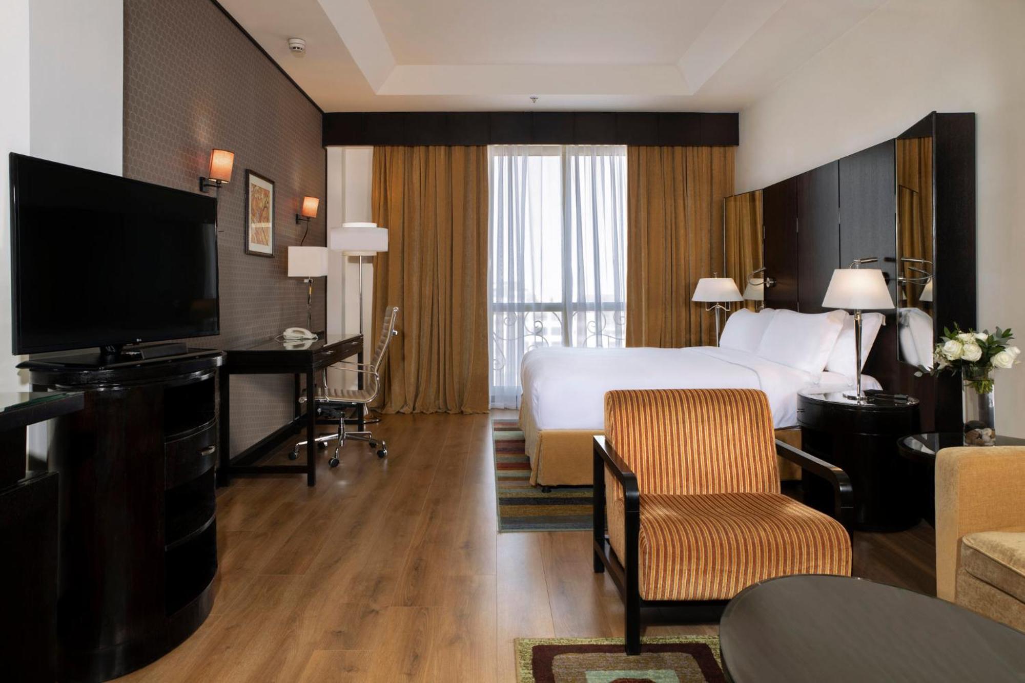 คราวน์ พลาซา อัล โคบาร์ Hotel อัลโคห์บาร์ ภายนอก รูปภาพ A room at the hotel